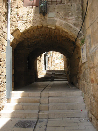 ruelle du port de Saint-Jean-d'Acre; source: harissa.com